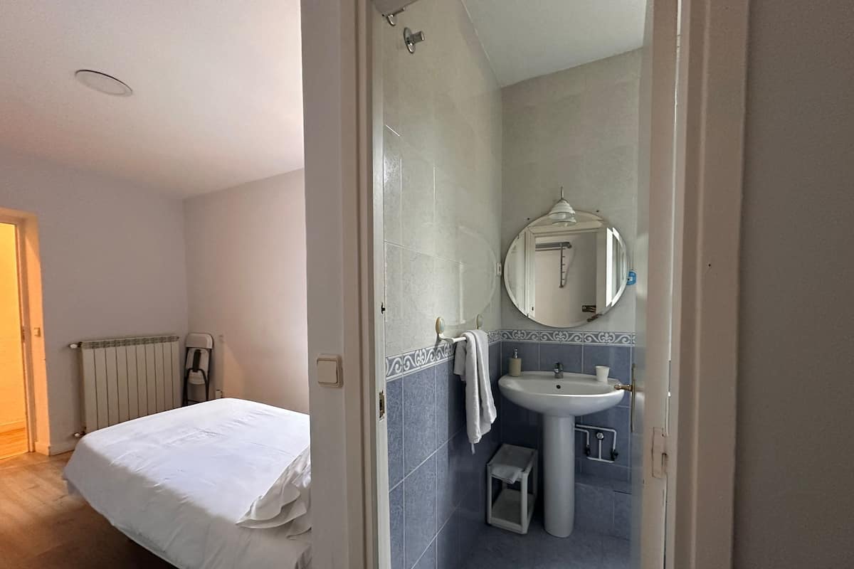 Standard Double or Twin Room, 2 Single Beds, Non Smoking, Patio | Desk, iron/ironing board, free WiFi