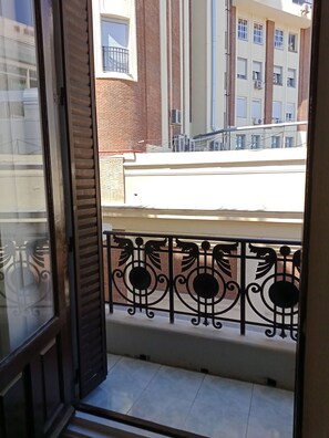 標準三人房, 陽台, 城市景觀 | 露台/庭院