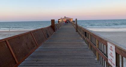 3-Bedroom Condo in Lovely Daytona Beach Shores with Amazing Views!