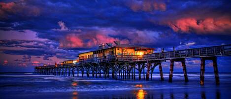 Plage, chaises longues, serviettes de plage