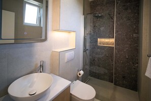 Apartment, 1 Bedroom | Bathroom | Shower, hair dryer, towels, soap