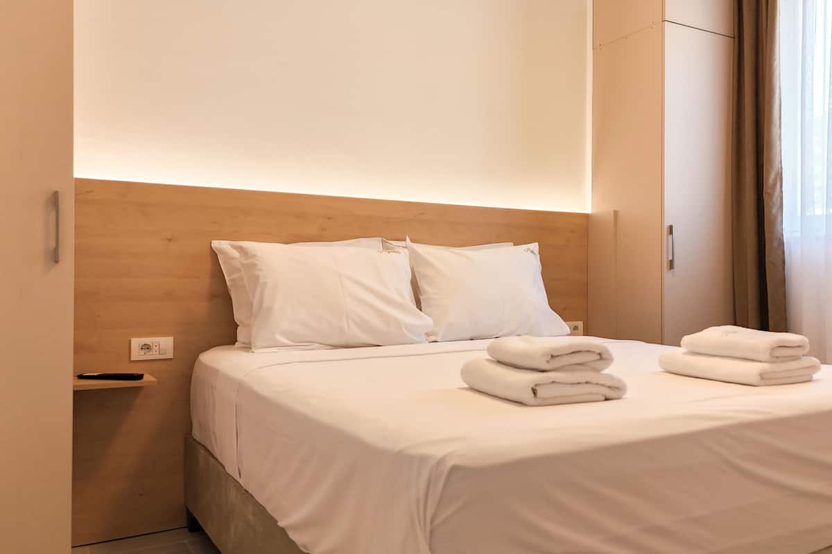 Appartamento, 2 camere da letto | 1 camera, tende oscuranti, insonorizzazione, ferro/asse da stiro