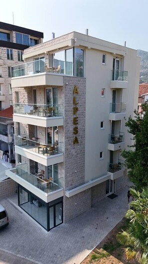Front of property - Alpesa Apartments (Budva)