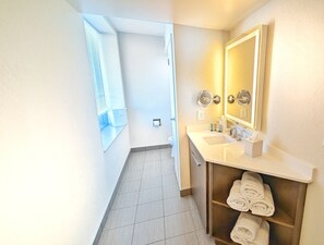 Hair dryer, towels, soap, shampoo - 30th Floor Ocean Front Lux Condo (Atlantic City)