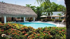 Villa Familiale, vue piscine | Terrasse/Patio