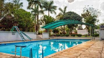 Exercise/lap pool