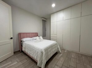 2 chambres, fer et planche à repasser, Wi-Fi, draps fournis