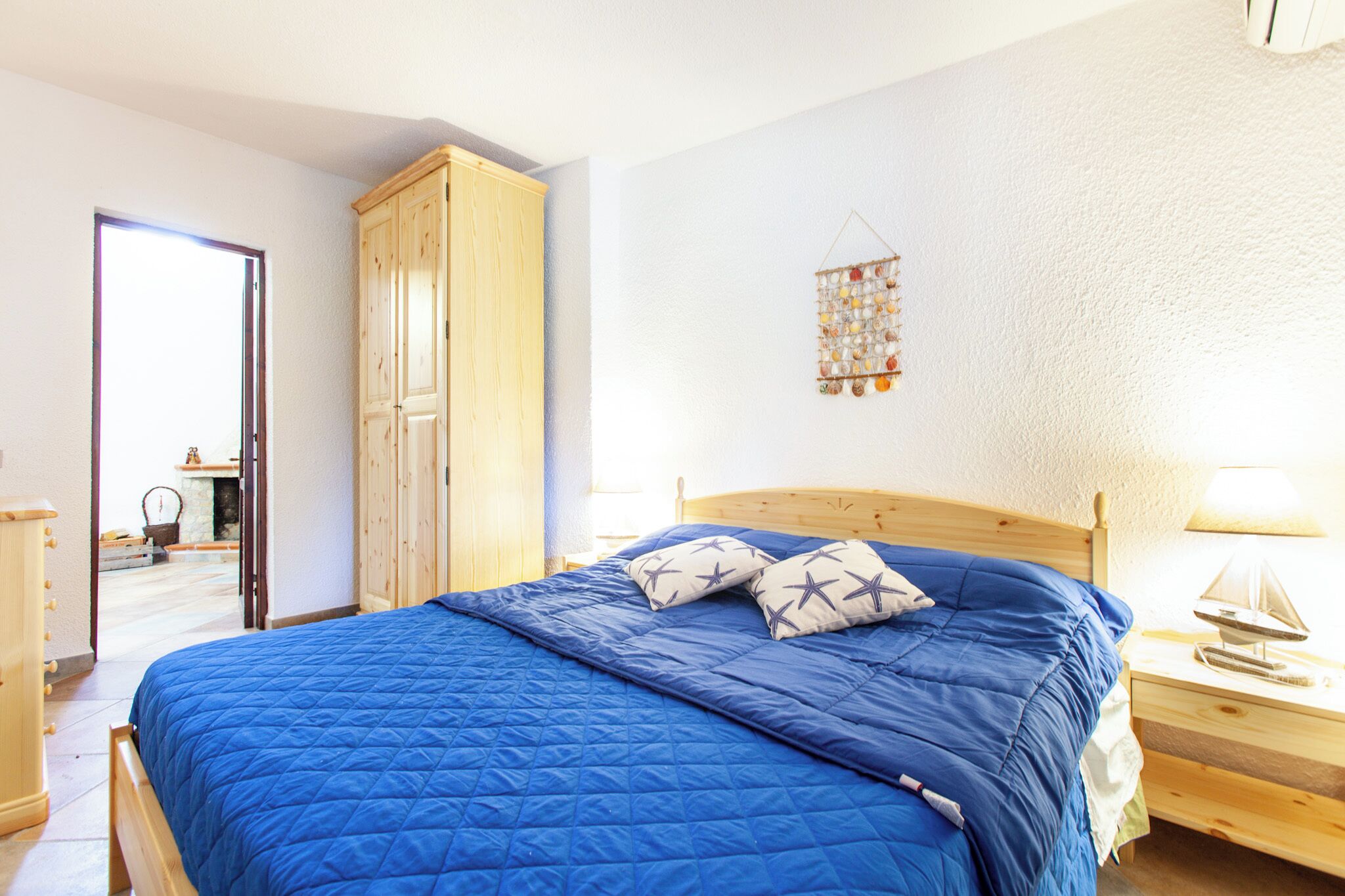 3 bedrooms, desk, iron/ironing board, travel crib