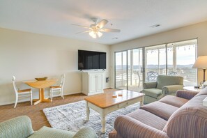 TV - Newly Renovated Ozarks Condo: Pool & Hot Tub (Kimberling City)