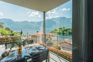 Outdoor dining - Mulino Vista Lake - Three Bedroom Apartment, Sleeps 6 (Ossuccio)