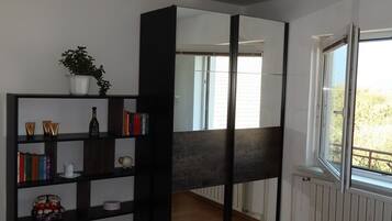 1 bedroom, iron/ironing board, travel cot, WiFi