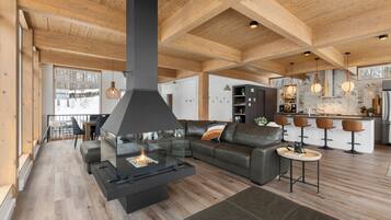 Chalet | Area keluarga | TV layar datar dan perapian
