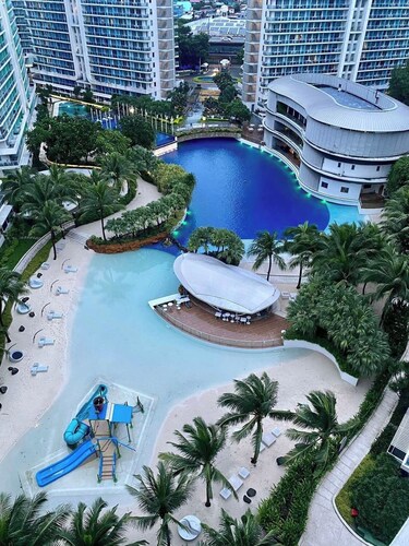 “Modern Cozy Unit with Balcony & Fast Wi-Fi – Near SM Bicutan”