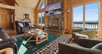 Charming 3-bed lakeside chalet with AC and WiFi along beautiful Keuka Lake, NY