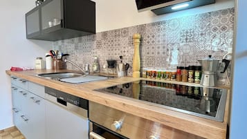 Refrigerador, horno, parrilla de estufa y lavavajillas