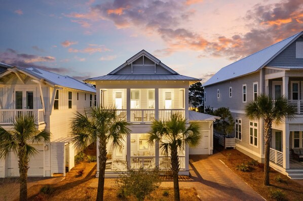 5 bedrooms - Walk to the Beach Pool 5bdr 3 Porches Beach Sea-ker s Retreat by Avantstay (Santa Rosa Beach)