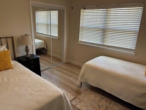 3 bedrooms, desk, iron/ironing board, WiFi