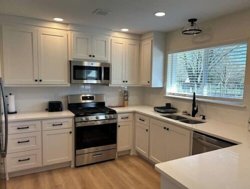 Charming 3-bedroom house with AC and WiFi in Bentonville