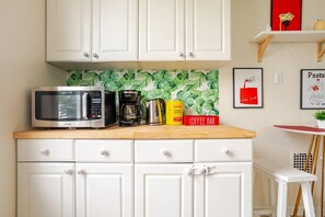 Interior - 6-Guest Pet-Friendly Home, 4Min Walk to NYC Train (Jersey City)