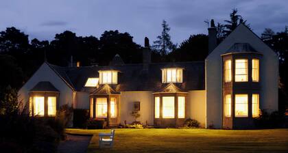 Lochside Luxury: Historic Home with Stunning Scottish Woodland Views