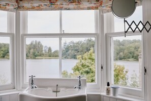 Interior - Lochside Luxury: Historic Home with Stunning Scottish Woodland Views (Lhanbryde)