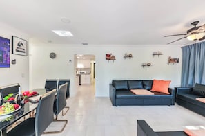 Smart TV, offices - Spring break vacation Villa (Hollywood)