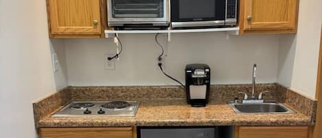 Microwave, oven, coffee/tea maker, cookware/dishes/utensils