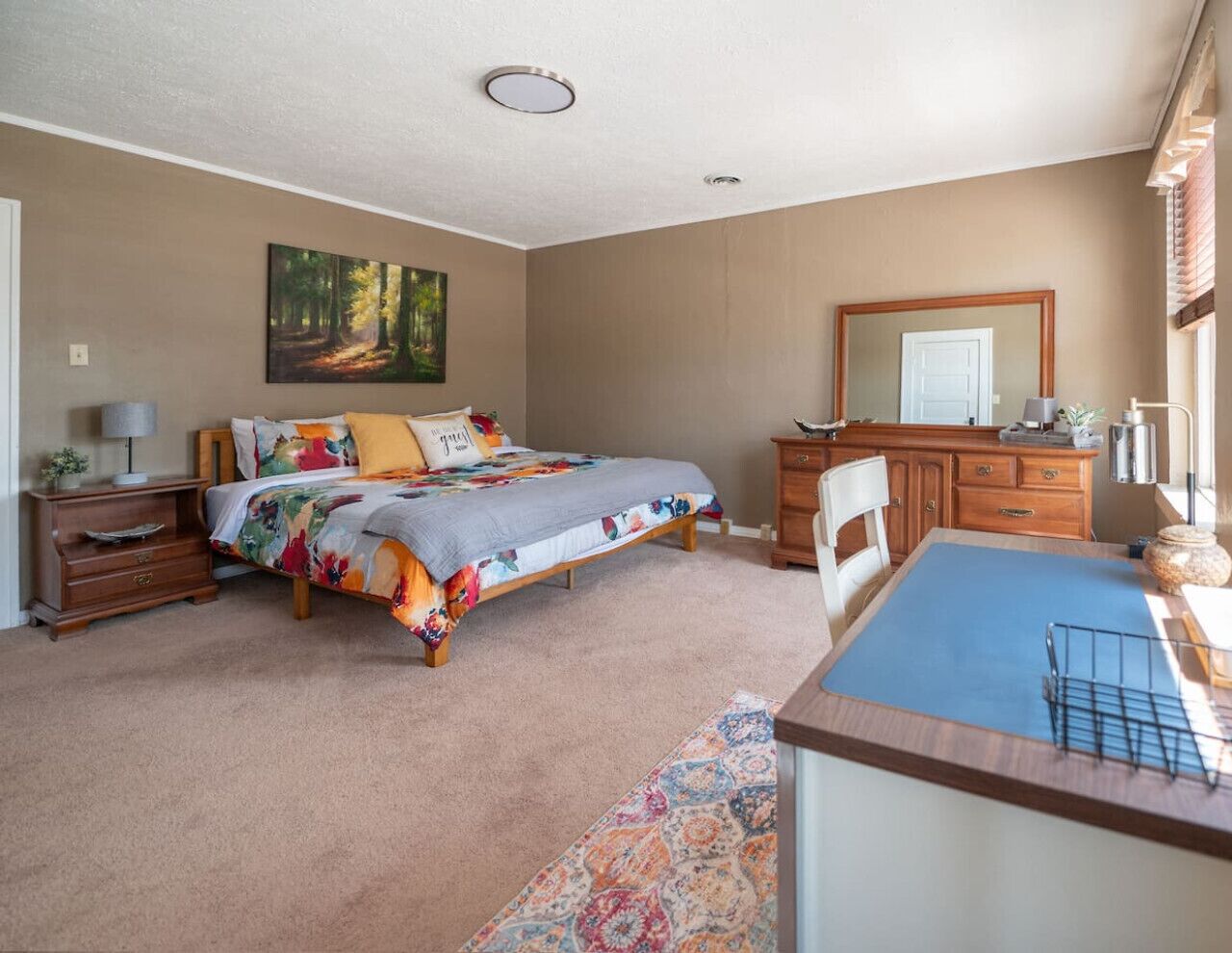 2 bedrooms, desk, iron/ironing board, WiFi