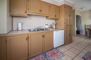 冰箱、微波炉、烤箱、炉灶