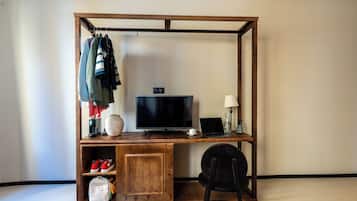 Deluxe kamer, 1 twee- of 2 eenpersoonsbedden | Een minibar met enkele gratis items, een kluis op de kamer
