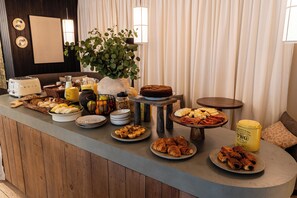 Daily buffet breakfast for a fee - Casa Teva Lisboa Boutique Hotel by chic&basic (Lisbon)
