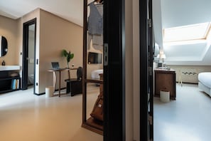 Suite familiar | Minibar amb articles gratuïts i caixa forta a l'habitació