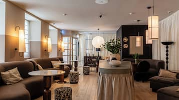 Siddeområde i lobbyen