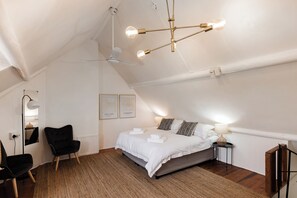 4 bedrooms, WiFi, bed sheets - Spacious Central Apartment (Stellenbosch)