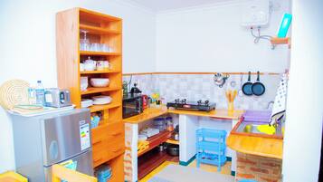 Electric kettle, toaster, blender, mixer