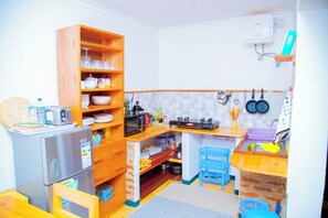 Electric kettle, toaster, blender, mixer
