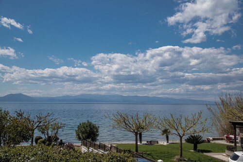 ILOI’s Villa in peaceful Village w. Private Beach