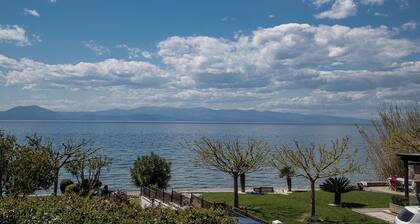 ILOI’s Villa in peaceful Village w. Private Beach