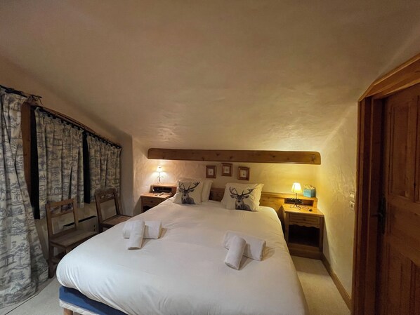 6 bedrooms, WiFi, bed sheets