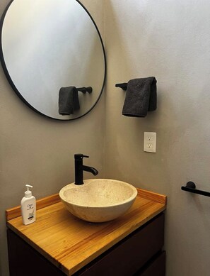 Dusche, Handtücher, Seife, Toilettenpapier