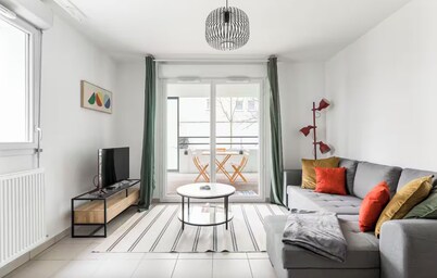 NEW! The 18: Quiet 2-bed apt, private parking, terrace, city center, near river