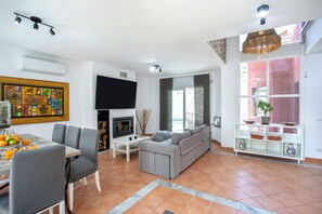 Chalet, Poolblick | Wohnbereich