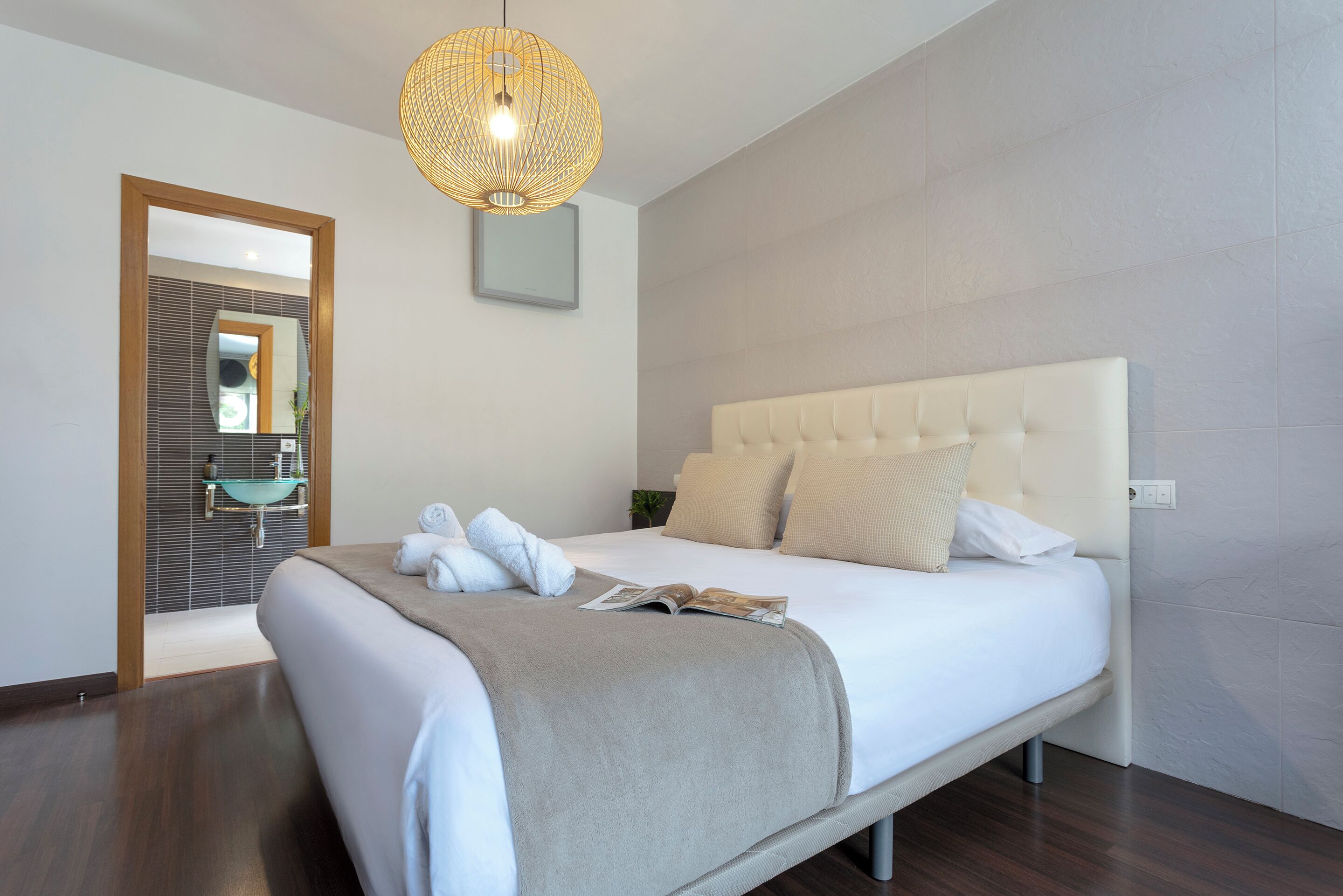 Nhà gỗ, quang cảnh hồ bơi | 4 phòng ngủ, bàn ủi/dụng cụ ủi quần áo 