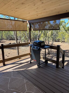 Property grounds - Private mountain guesthouse (Vernon)