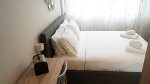 1 habitación, escritorio, tabla de planchar con plancha y wifi gratis