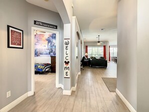 المنشأة من الداخل