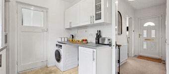 2x Bedroom Bungalow (Sleeps 6x) w. Parking