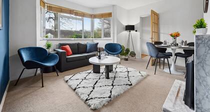 2x Bedroom Bungalow (Sleeps 6x) w. Parking