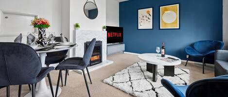 Télévision, cheminée