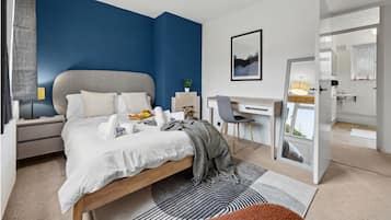 2 bedrooms, iron/ironing board, free WiFi, bed sheets